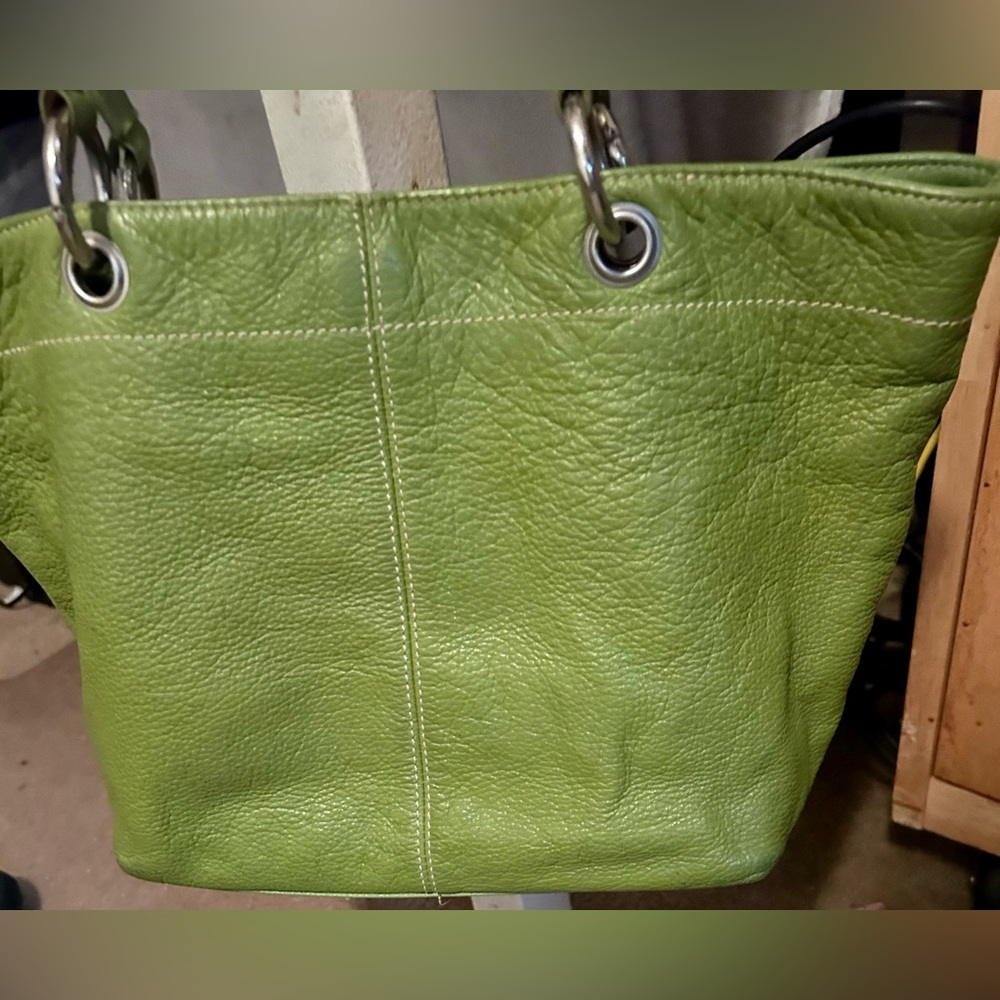 Etienne Aigner leather handbag. - Picture 2 of 3